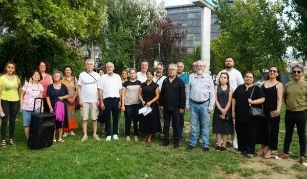 7527 sayılı Kanun’un ikinci uygulama yılını değerlendirmek amacıyla; insanı, hayvanı ve çevreyi birbirinden ayrı düşünmeyen Tek Sağlık yaklaşımı çerçevesinde düzenlenen basın açıklamasında paydaşlarımızla bir araya geldik.