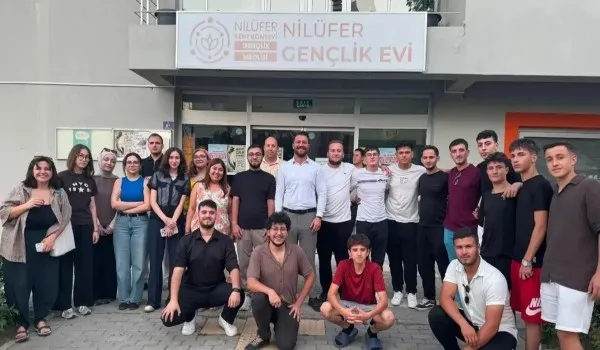 Gölyazılı gençlerle birlikte Nilüfer Belediyesi Başkan Yardımcısı Emre Karagöz’ün katılımıyla Gençlik Evinde Buluştuk